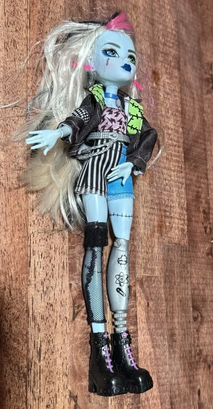 Monster High G3 Core Refresh Frankie Stein Fashion Doll Dressed Original Outfit
